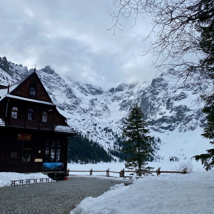 Morskie Oko - baza kursów lawinowych i turystyki zimowej