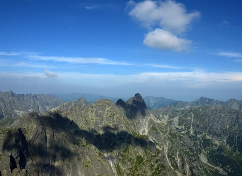 Rysy - widok  z wierzchołka w stronę Mięguszy.JPG