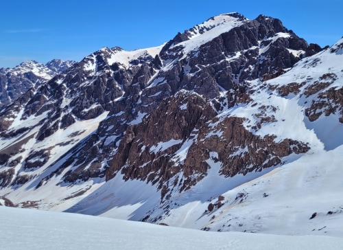 Północna grań Tubkala ponad Dolina Imlil Północna grań Tubkala ponad Dolina Imlil