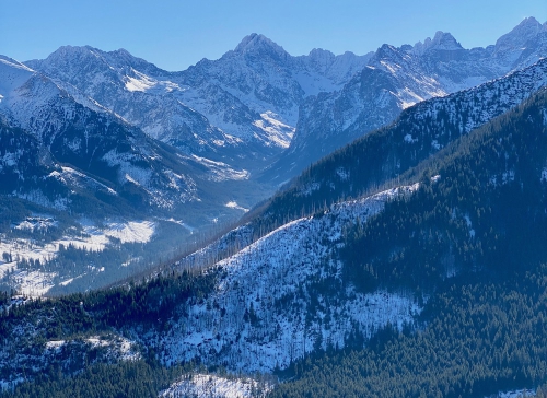 Na pierwszym planie Dolina Białej Wody - to już Słowacja Zimą Tatry są najpiękniejsze