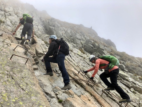 Via ferrata Czerwona Ławka. Najtrudniejszy szlak w Tatrach Wysokich? Wycieczka z Przewodnikiem Szlak na Czerwoną Ławkę