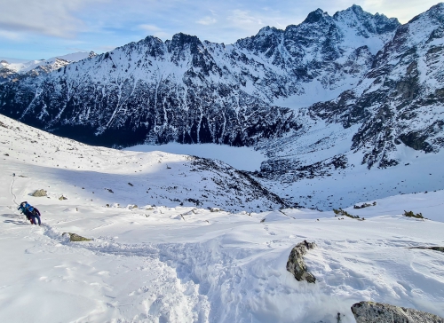 Wycieczka na Żabi Mnich zimą z przewodnikiem Wycieczka na Żabi Mnich zimą z przewodnikiem