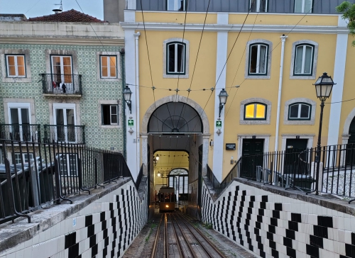 Lizbońskie tramwaje Lizbońskie tramwaje