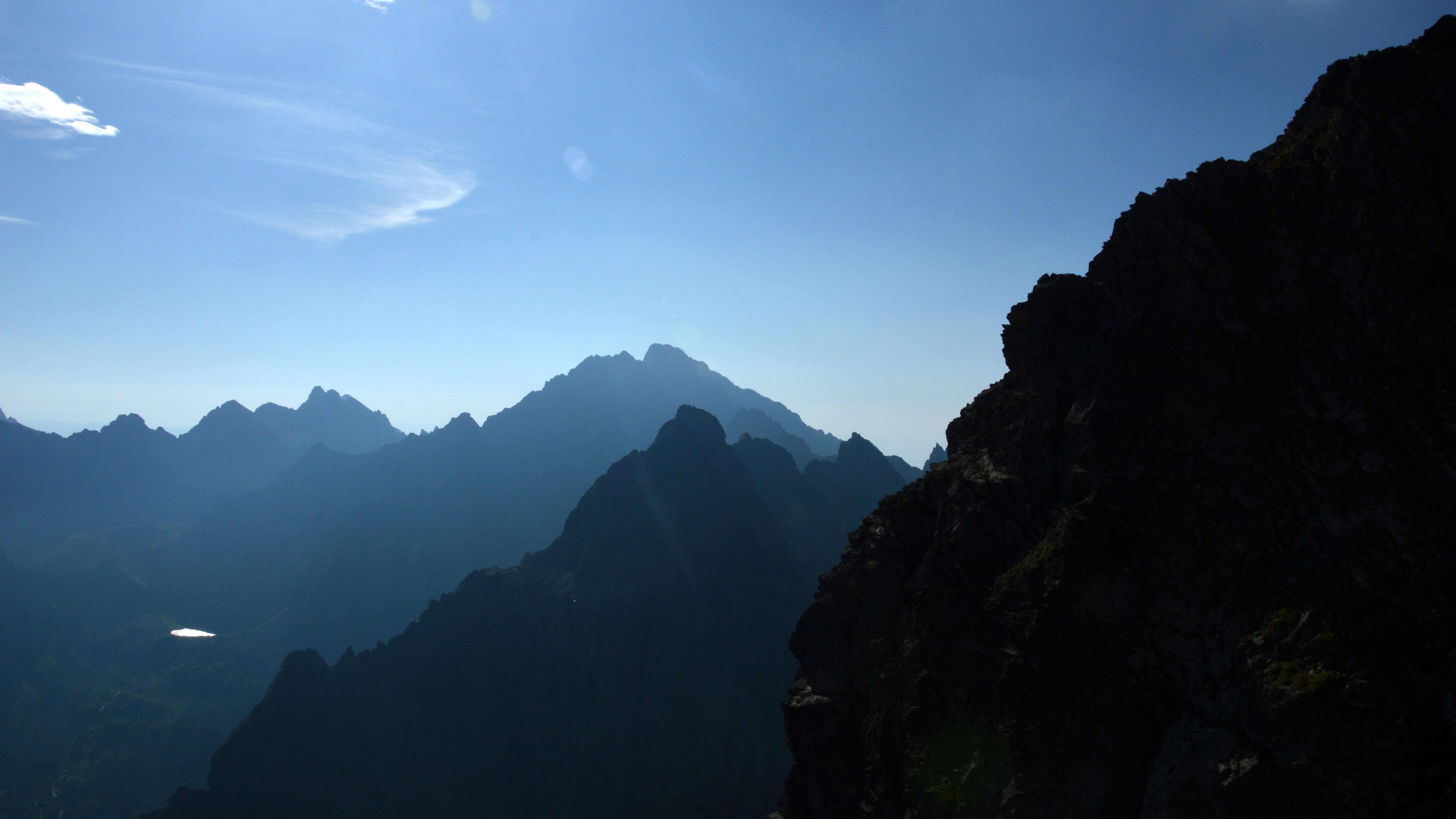 Rysy - widok na Ganek Gerlach i Staroleśną.JPG